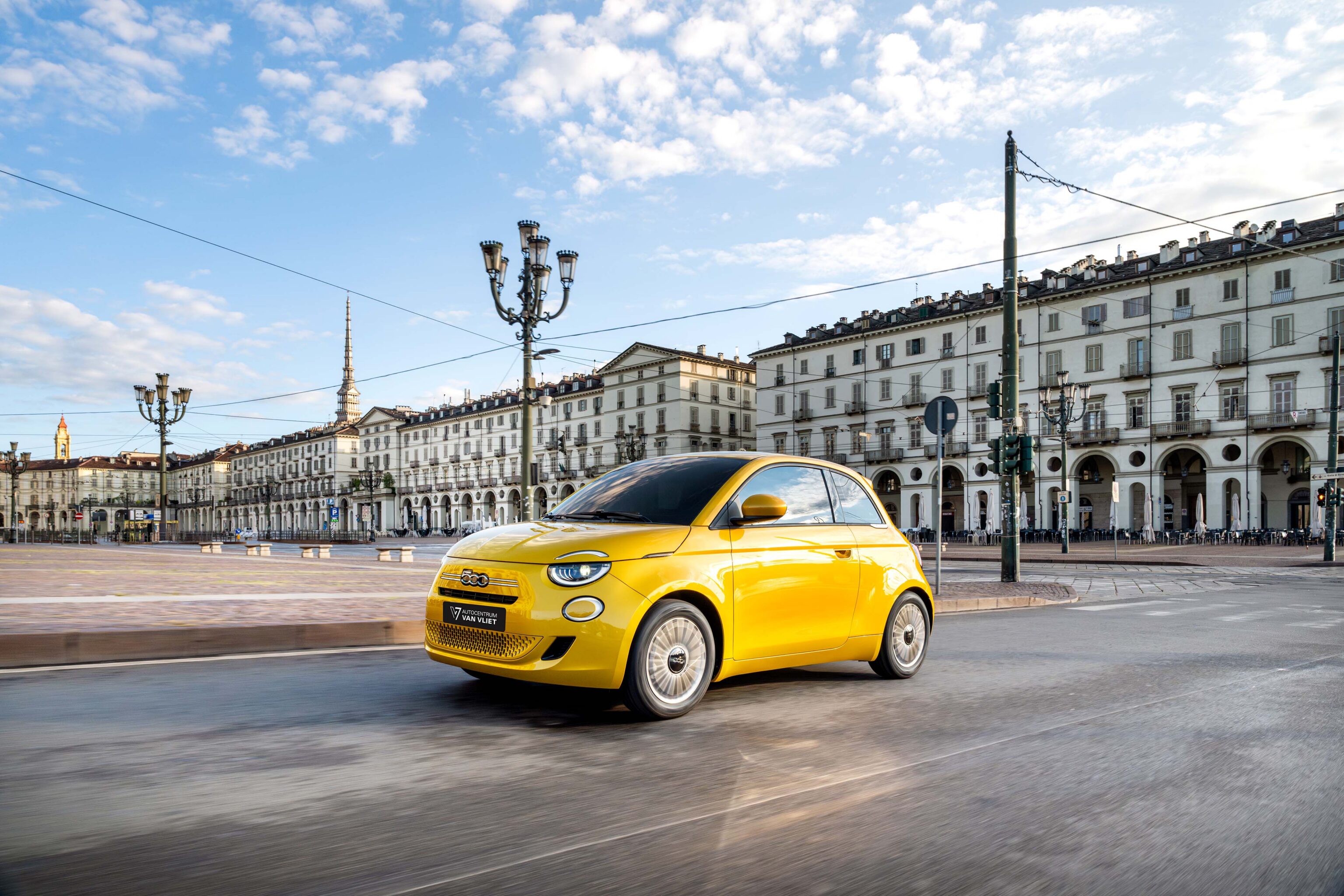 Fiat 500 rijdend