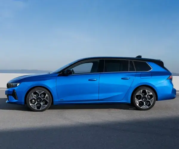 Autocentrum-Van-Vliet-Opel-Astra-Sports-Tourer-zijkant