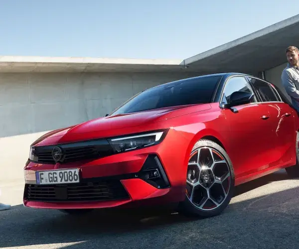 Autocentrum-Van-Vliet-Opel-Astra-voorkant
