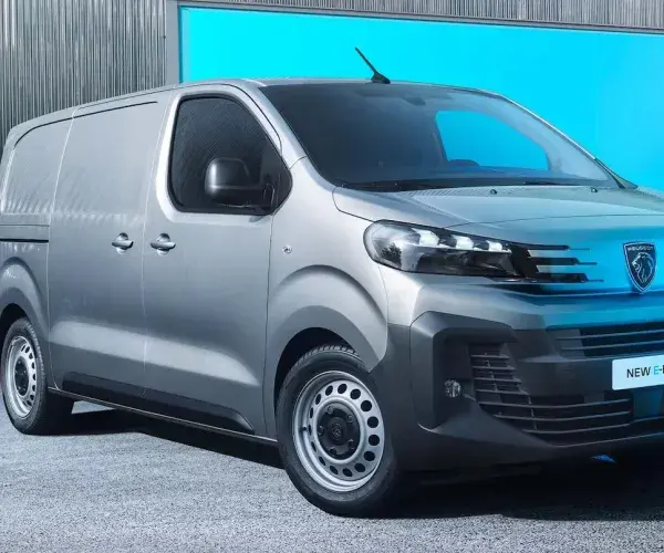 Autocentrum-Van-Vliet-Peugeot-nieuwe-e-Expert-voorkant