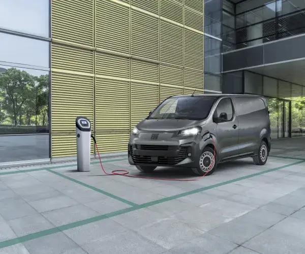 Autocentrum-Van-Vliet-Fiat-Professional-(e)Scudo-laden.jpg