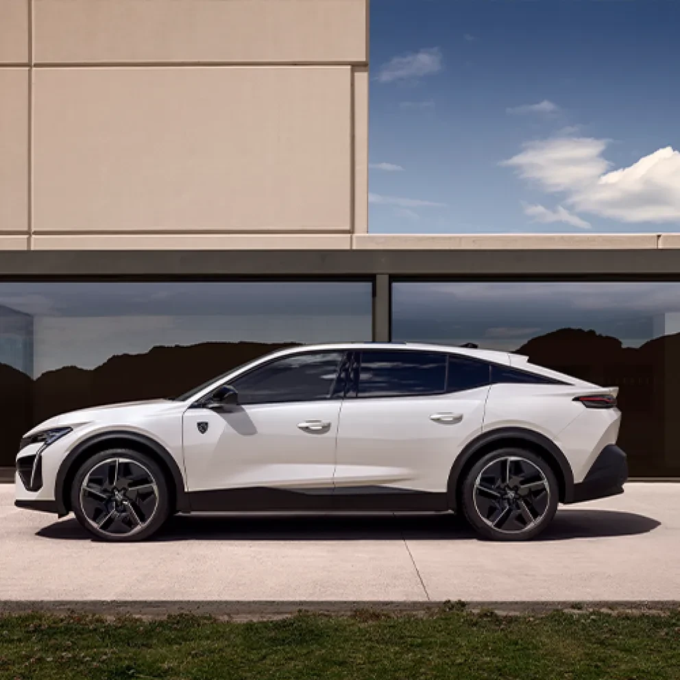 Peugeot E-408 bij Autocentrum Van Vliet