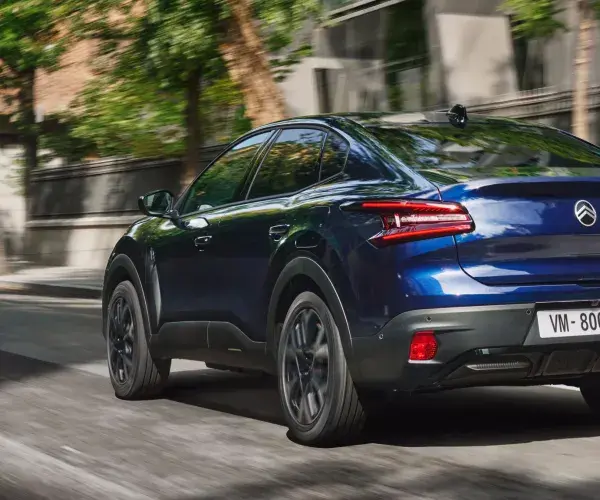 Nieuwe Citroën C4X achterkant