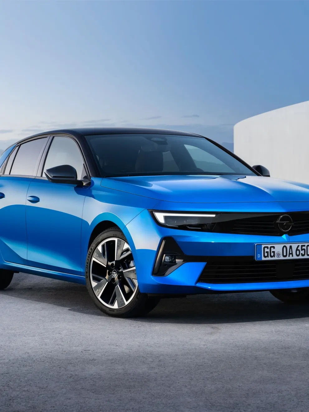 Autocentrum-Van-Vliet-Opel-Astra-Electric-schuin