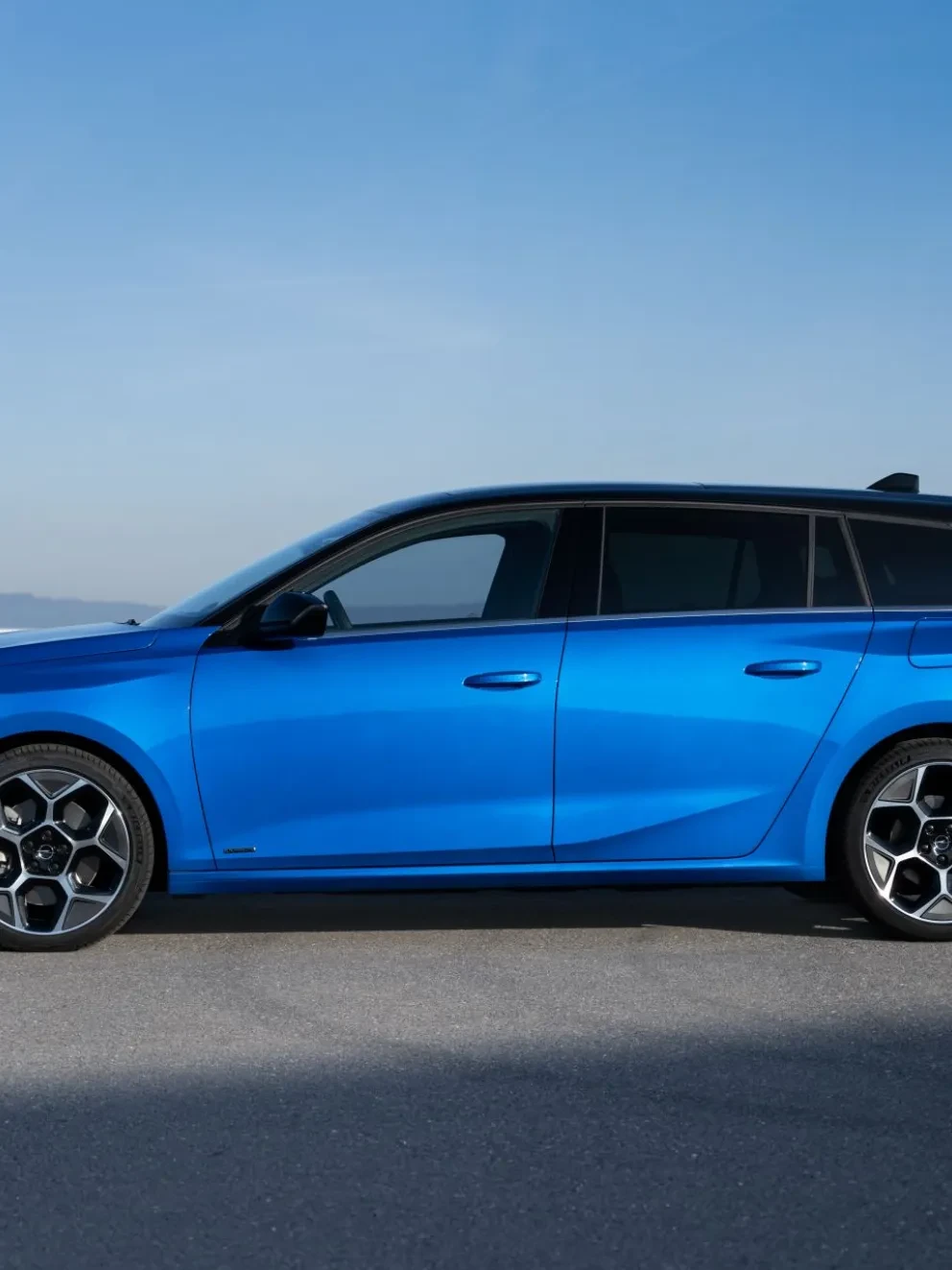 Autocentrum-Van-Vliet-Opel-Astra-Sports-Tourer-zijkant