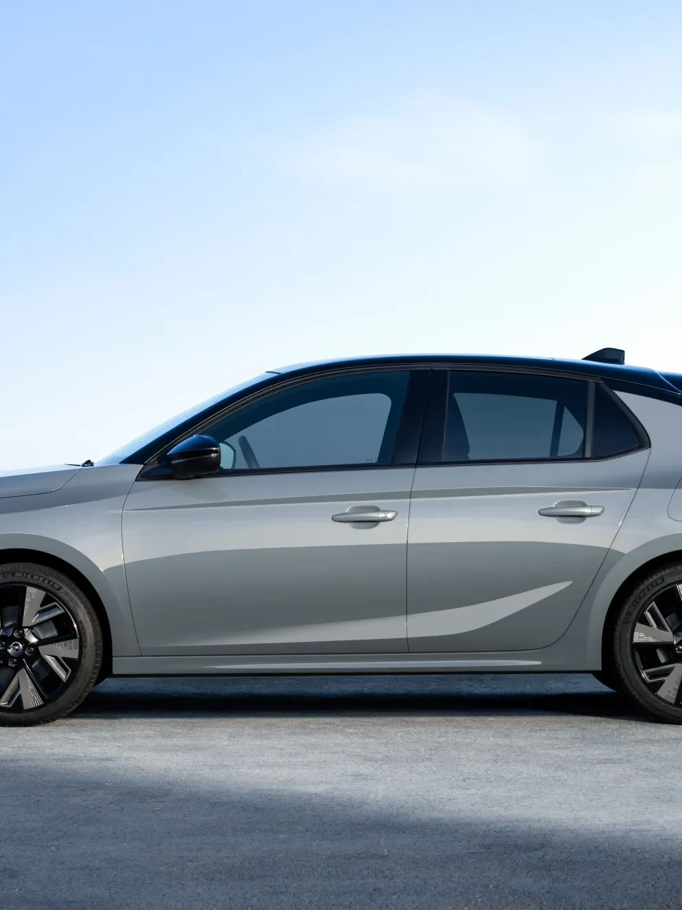 Autocentrum-Van-Vliet-Opel-Corsa-e-zijkant