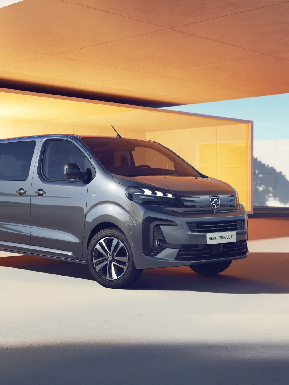 Autocentrum-Van-Vliet-Peugeot-Nieuwe-E-Traveller-schuinvoor