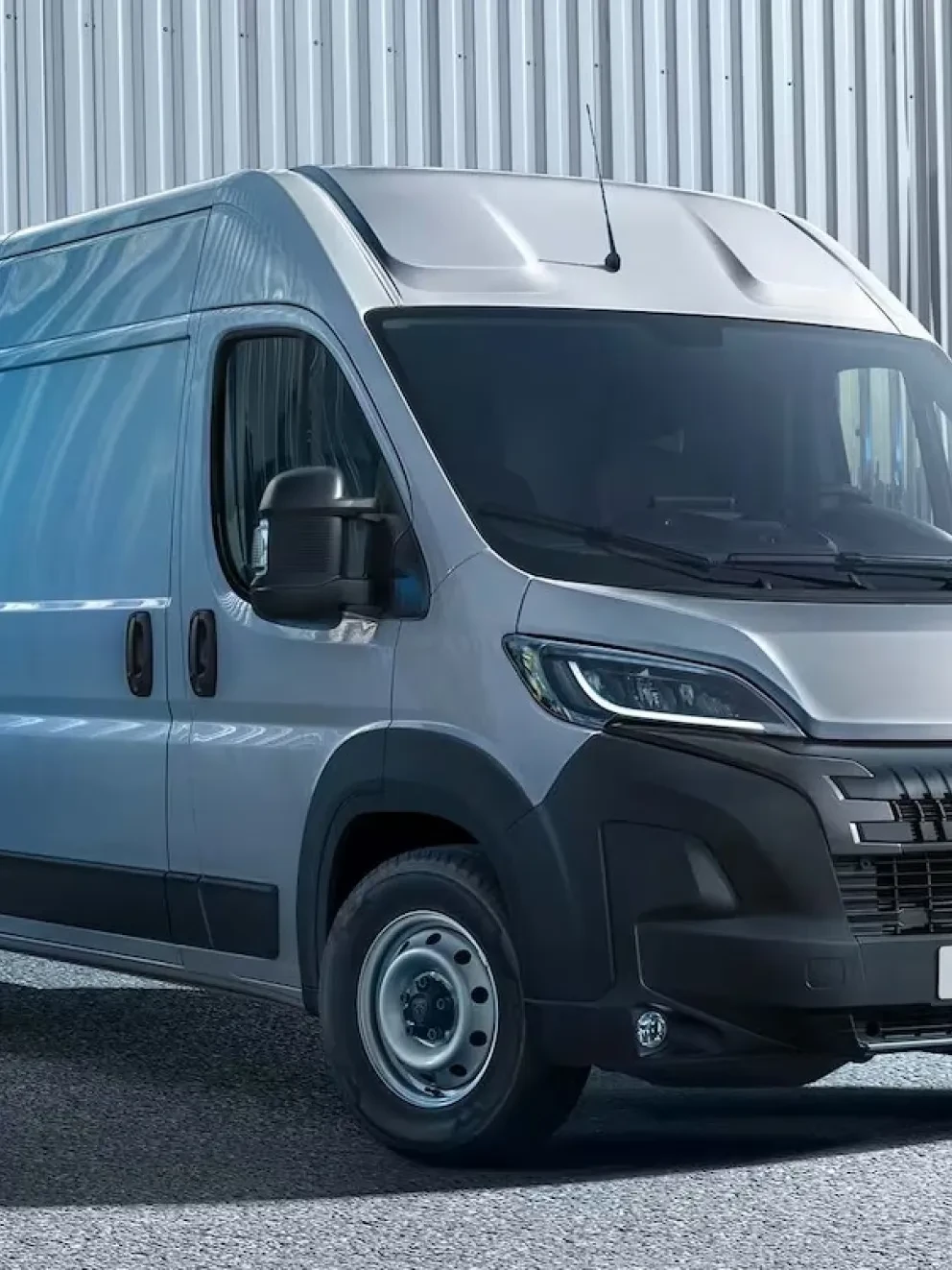 Autocentrum-Van-Vliet-Peugeot-nieuwe-Boxer-voorkant
