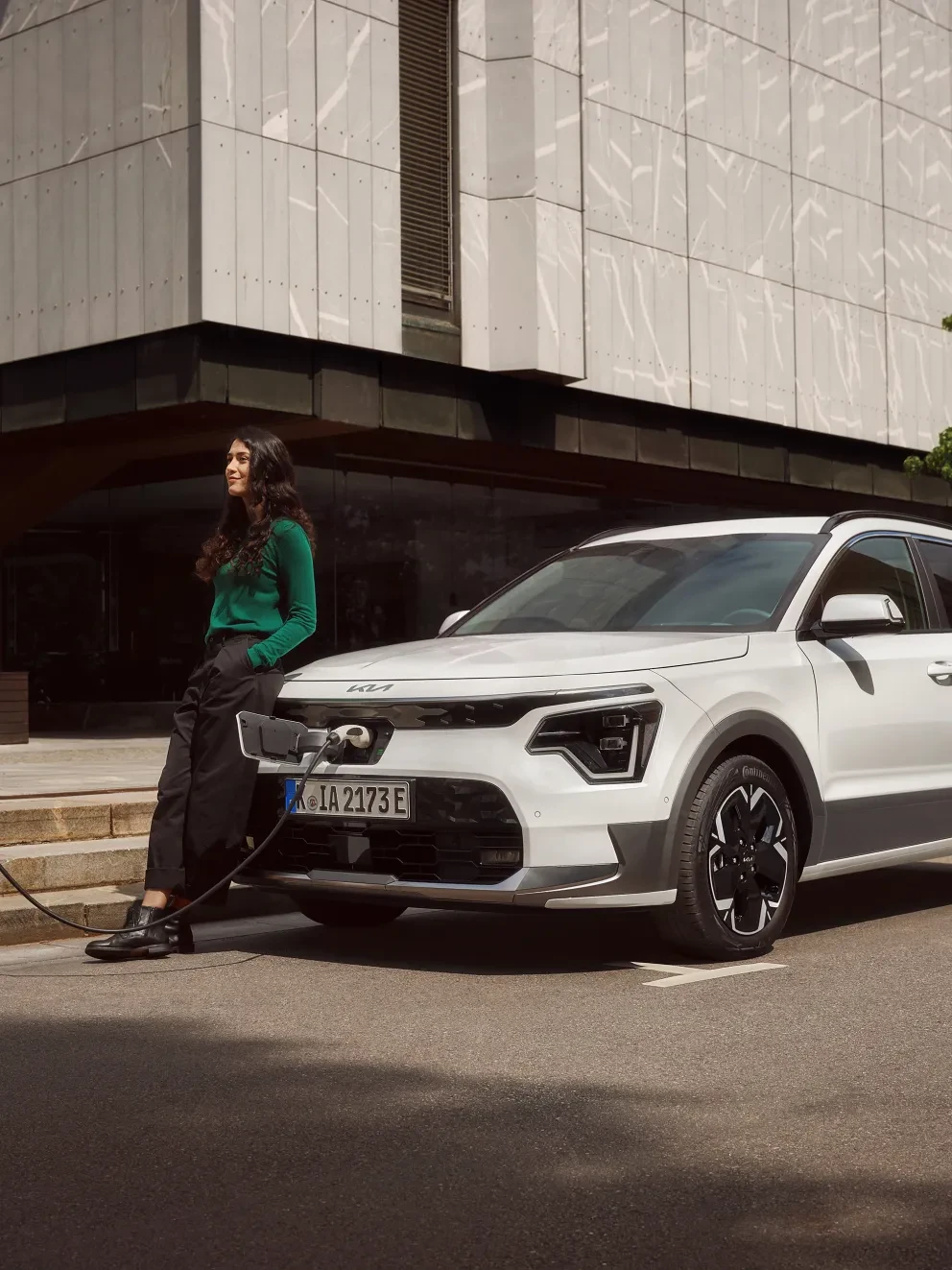 Autocentrum-Van-Vliet-Kia-Niro-2022-EV-laadpaal.jpg