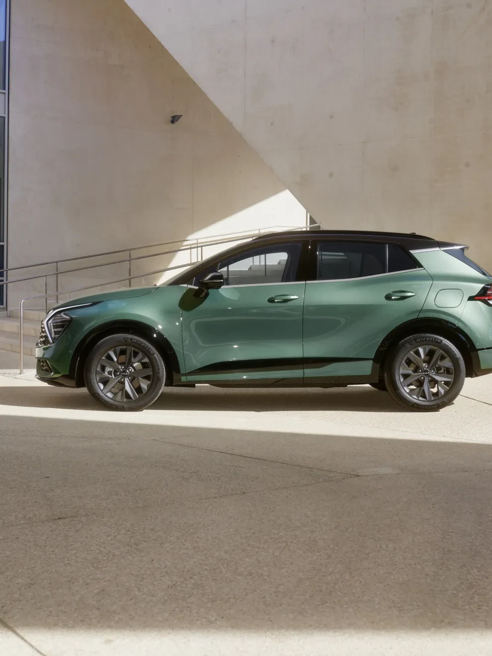 Autocentrum-Van-Vliet-Kia-Sportage-2022-Hybrid.jpg