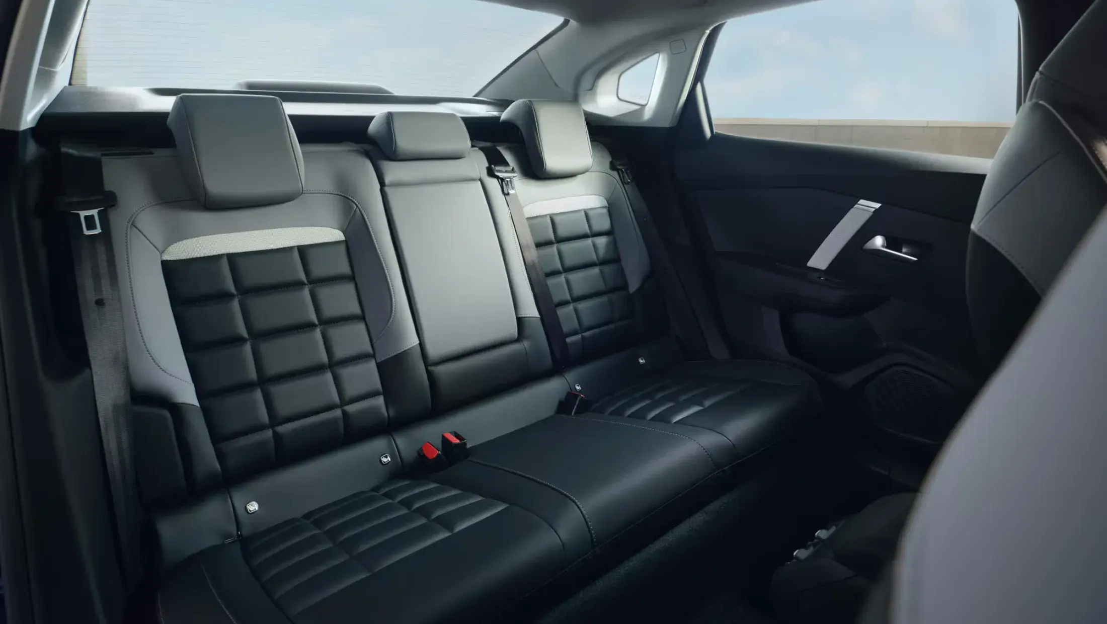 Nieuwe Citroën ë-C4X achterbank