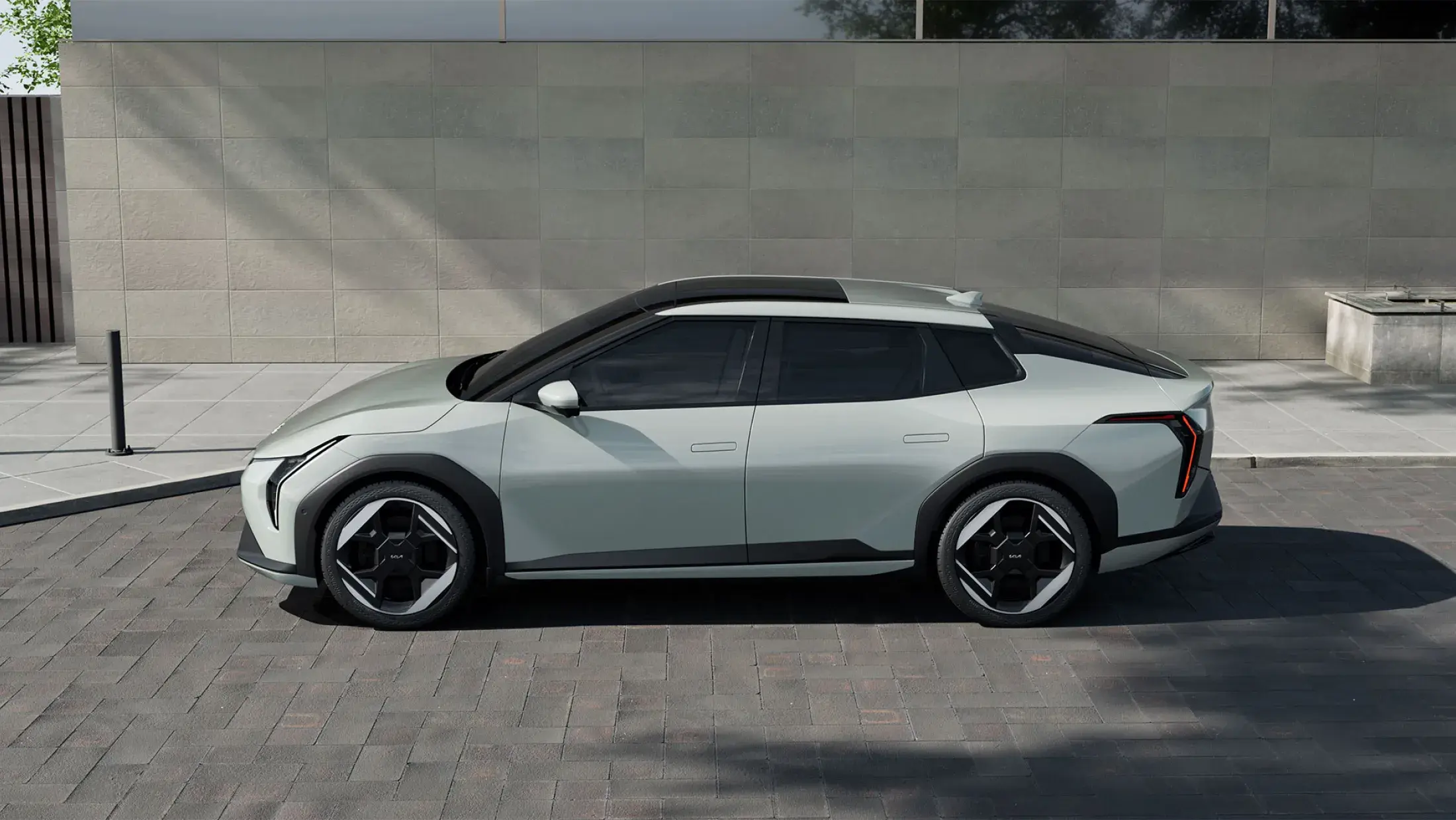 Kia EV4 Sedan zijkant