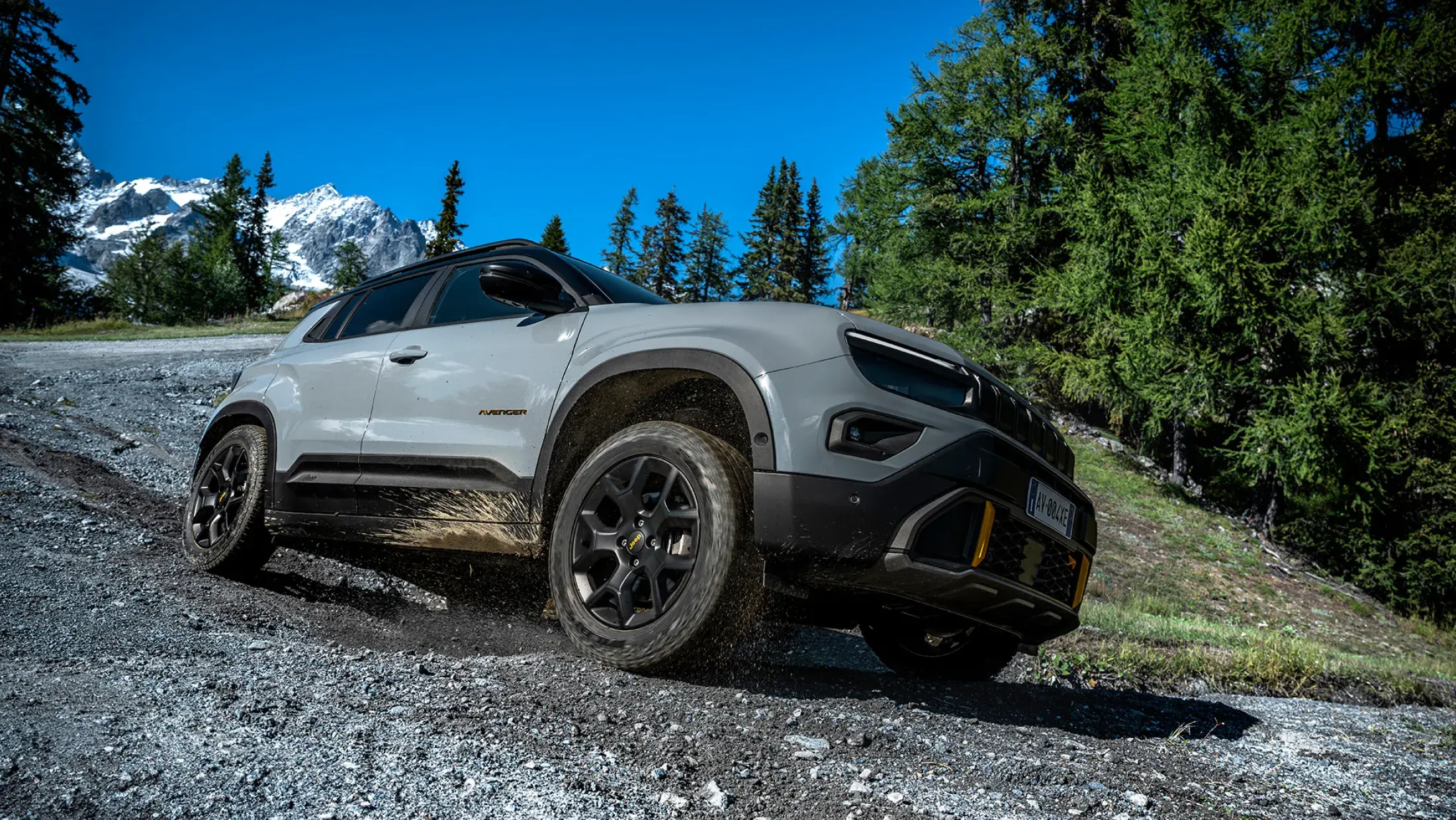 Zijkant van de Jeep Avenger 4xe The North Face Edition