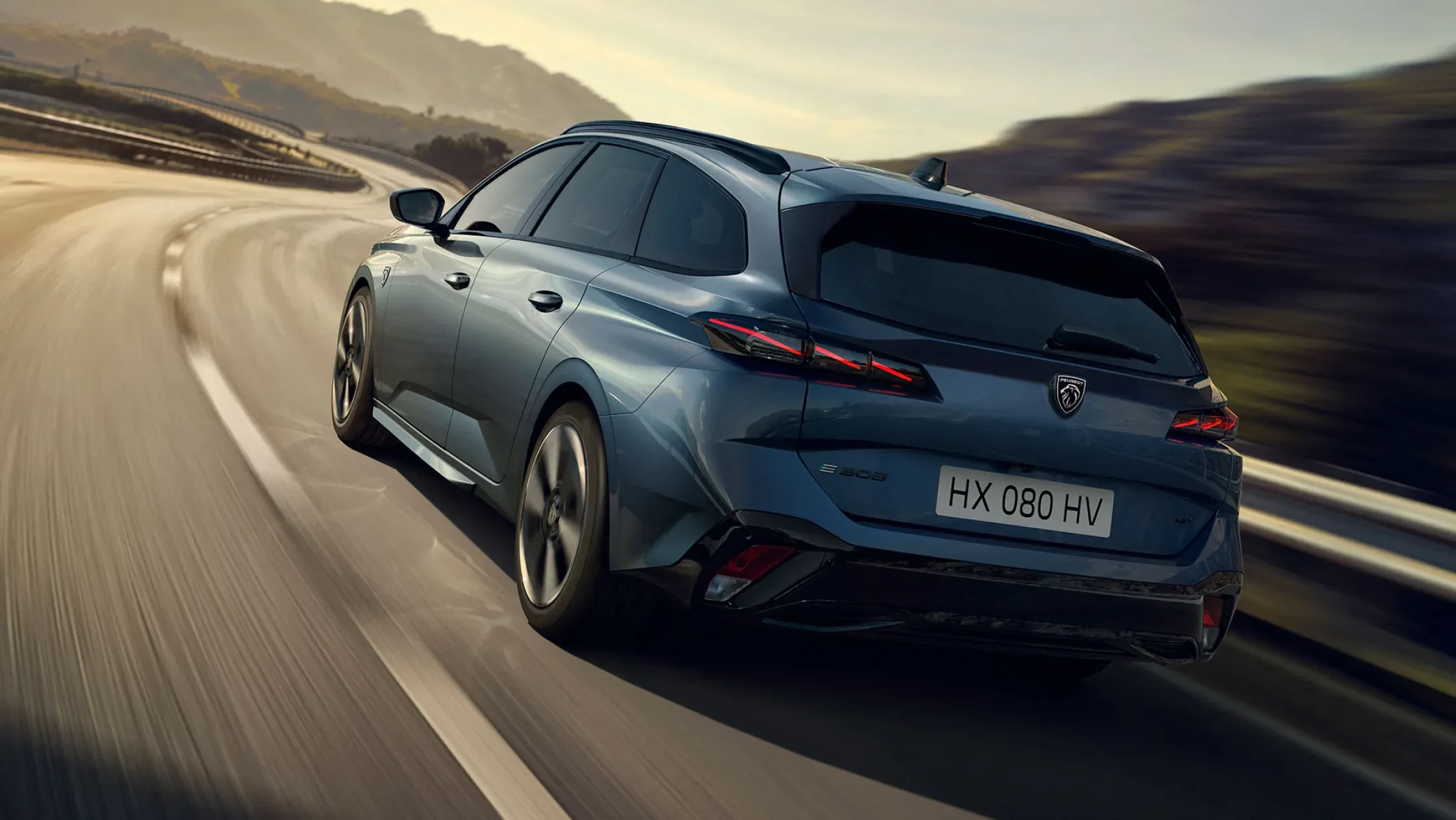 Nieuwe Peugeot e-308 SW achterkant