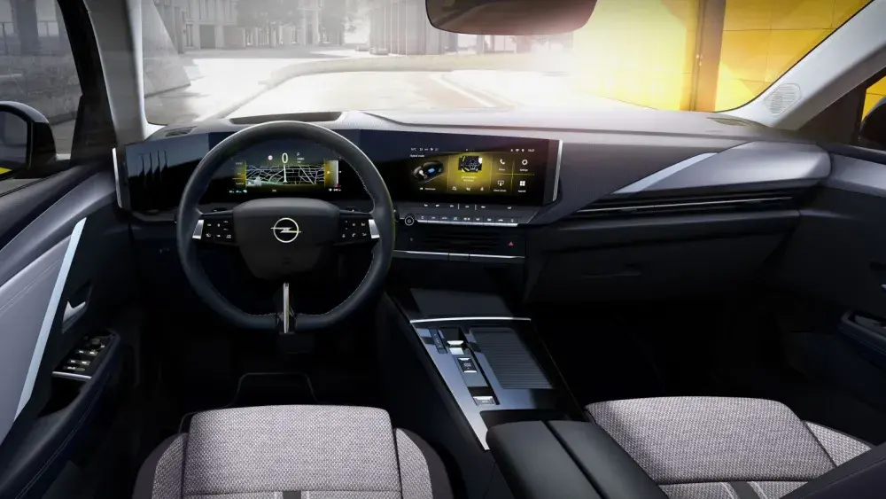 Autocentrum-Van-Vliet-Opel-Astra-Hybrid-dashboard