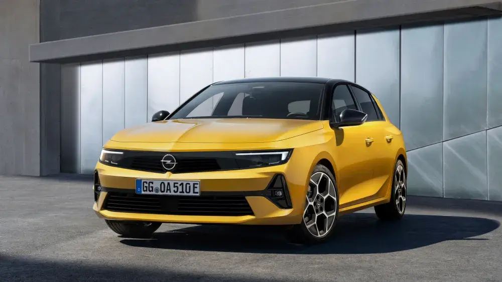 Autocentrum-Van-Vliet-Opel-Astra-Hybrid-voorkant