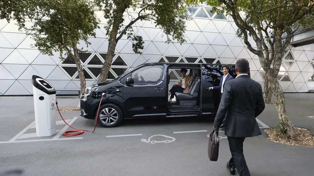 Autocentrum-Van-Vliet-nieuwe-e-Spacetourer-comfortabel