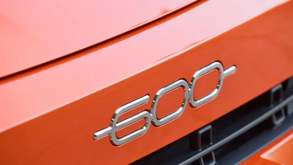 Autocentrum-Van-Vliet-Fiat-600-logo.jpg