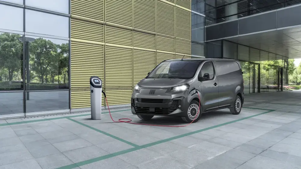 Autocentrum-Van-Vliet-Fiat-Professional-(e)Scudo-laden.jpg
