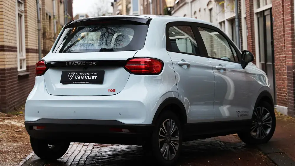 Veilig de weg op? Laat je Leapmotor-banden checken bij Autocentrum Van Vliet!