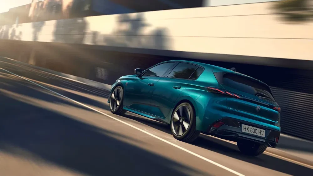 Nieuwe Peugeot e-308 achterkant