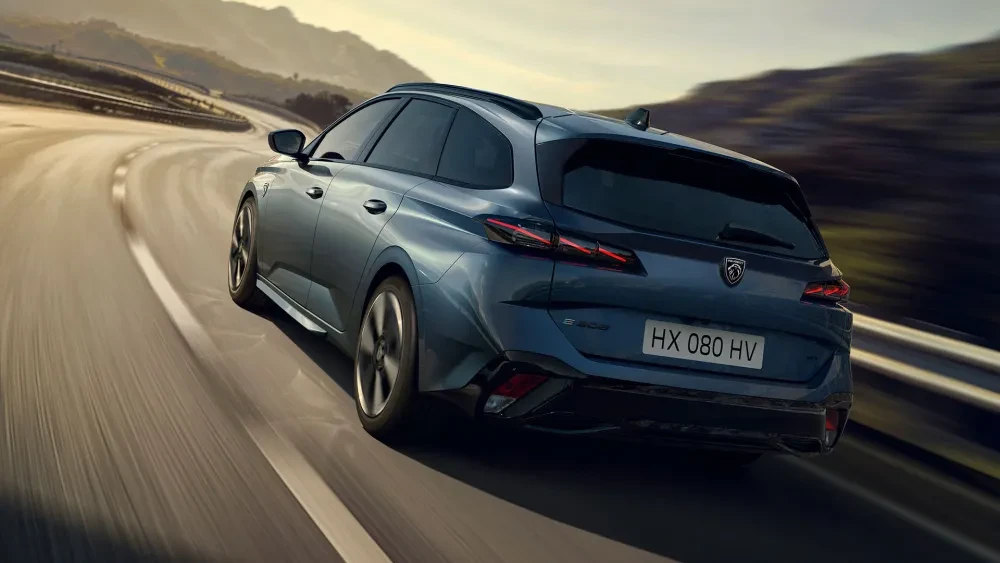 Nieuwe Peugeot e-308 SW achterkant
