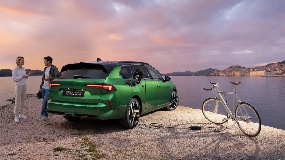 Je Opel als rijdende powerbank: Maak kennis met V2L-technologie